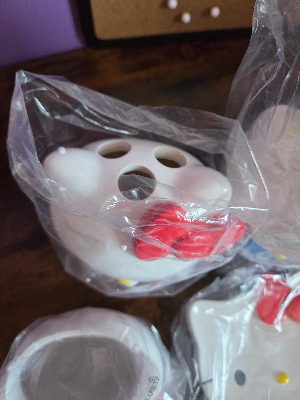 Hello Kitty Ceramic Figure Bathroom Set. - Picture 4 of 8